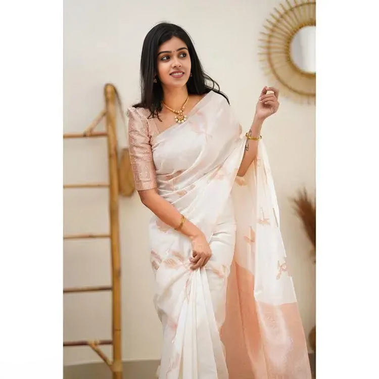 Beautiful rich pallu & jacquard work on all over the saree